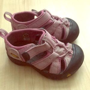 Keen sandals size 6